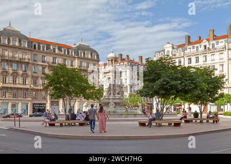 Lyon, Frankreich - 10. Juni 2018: Der Place des Jacobins ist ein Platz im 2. Arrondissement von Lyon. Es wurde 1556 geschaffen und ein Brunnen war ein Stockfoto