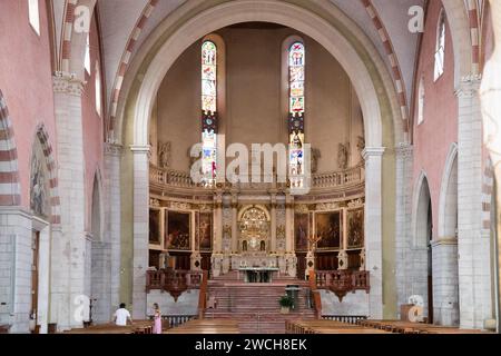 Hauptaltar im Hauptschiff in Cattedrale di Santa Maria Annunciata (Verkündigung der Jungfrau Maria Kathedrale) im historischen Zentrum von Vicenza, Provinz von Stockfoto