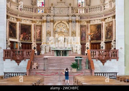 Hauptaltar im Hauptschiff in Cattedrale di Santa Maria Annunciata (Verkündigung der Jungfrau Maria Kathedrale) im historischen Zentrum von Vicenza, Provinz von Stockfoto