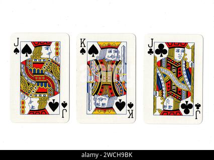 Alte Spielkarten, die ein Paar schwarze Buben und einen schwarzen König auf weißem Hintergrund zeigen. Stockfoto