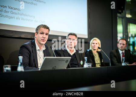 Stuttgart CMT 2024, Pressekonferenz zur Tochtermesse Golf-&Wellnessreisen sowie Kreuzfahrt- & Schiffsreisen, 16.01.2024 Moderator der CMT, Guido von Vacano Mitglied der GF Messe Stuttgart, Otto Leipfritz Praesident BWGV, Jasmin schlimm-Tierjung GF Akademie Waldbaden und Gesundheit, Christian Baumann unabhaeniger Kreuzfahrtberater, CMT 2024, Pressekonferenz zur Tochtermesse Golf-&Wellnessreisen sowie Kreuzfahrt- & Schiffsreisen, 16.01.2024, Eibner-Pressefoto/Sascha Walther *** Stuttgart CMT 2024, Pressekonferenz zur Tochtermesse Golf Wellnessreisen und Cruise Schiffsreisen, 16 01 Stockfoto