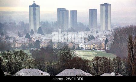 Glasgow, Schottland, Großbritannien. Januar 2024. Wetter in Großbritannien: Eiskalte Nacht mit klarem Himmel sah Frost und Schnee in der Stadt sorgen für eine völlige Verweigerung. Credit Gerard Ferry/Alamy Live News Stockfoto