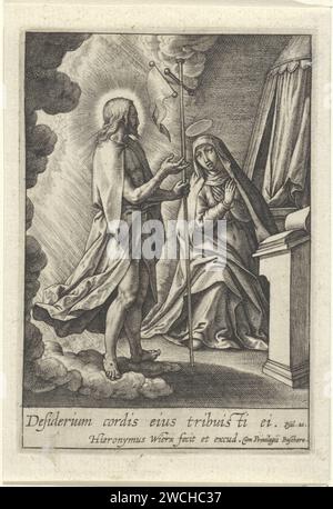 Christus erscheint Maria, Hieronymus Wierix, 1563 – vor 1619 erscheint Christus seiner Mutter Maria nach seinem Tod. Er ist von Wolken umgeben und hält einen Kreuzstab mit einem Banner in der Hand. Maria kniet im Gebet an ihren Schreibtisch. Am Rande ein Bibelzitat von PS. 20 in lateinischer Sprache. Antwerpener Papiergravur Christus, vielleicht als Pilger gekleidet, erscheint seiner Mutter, die normalerweise betend gezeigt wird Stockfoto