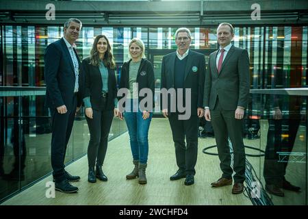 Stuttgart CMT 2024, Pressekonferenz zur Tochtermesse Golf-&Wellnessreisen sowie Kreuzfahrt- & Schiffsreisen, 16.01.2024 Guido von Vacano Mitglied der GF Messe Stuttgart, Anja Straub, Jasmin schlimm-Tierjung GF Akademie Waldbaden und Gesundheit, Otto Leipfritz Praesident BWGV, Christian Baumann unabhaeniger Kreuzfahrtberater, CMT 2024, Pressekonferenz zur Tochtermesse Golf-&Wellnessreisen sowie Kreuzfahrt- & Schiffsreisen, 16.01.2024, Eibner-Pressefoto/Sascha Walther *** Stuttgart CMT 2024, Pressekonferenz zur Tochtermesse Golf Wellnessreisen und Cruise Schiffsreisen, 16 01 202 Stockfoto