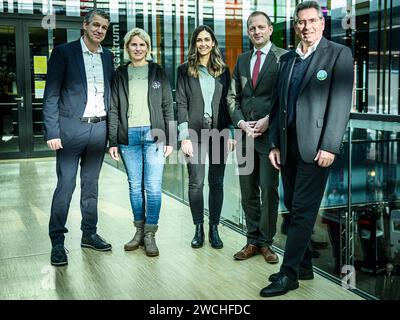 Stuttgart CMT 2024, Pressekonferenz zur Tochtermesse Golf-&Wellnessreisen sowie Kreuzfahrt- & Schiffsreisen, 16.01.2024 Guido von Vacano mitglied der GF Messe Stuttgart, Jasmin schlimm-Tierjung GF Akademie Waldbaden und Gesundheit, anja Straub, Christian Baumann unabhaeniger Kreuzfahrtberater, Otto Leipfritz Praesident BWGV, CMT 2024, Pressekonferenz zur Tochtermesse Golf-&Wellnessreisen sowie Kreuzfahrt- & Schiffsreisen, 16.01.2024, Eibner-Pressefoto/Sascha Walther *** Stuttgart CMT 2024, Pressekonferenz zur Tochtermesse Golf Wellnessreisen und Cruise Schiffsreisen, 16 01 2024 Stockfoto