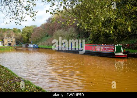 Fellows Morton und Clayton Historical Working Canal Schmalboot auf dem Trent and Mersey Kanal in der Nähe des Harecastle Tunnel Staffordshire Stockfoto