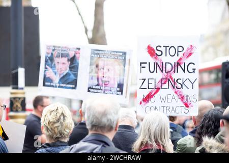 Demonstranten gegen Großbritanniens Beteiligung am Krieg in der Ukraine rufen die Regierung auf, die Finanzierung des Zelensky-Regimes in London einzustellen. Stockfoto