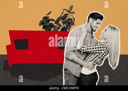 Kreatives Collage-Bild von zwei fröhlichen Schwarzweiß-Effekt-Partnern, die sich umarmen, genießen sich gegenseitig gemalte Wohnzimmercouch Stockfoto