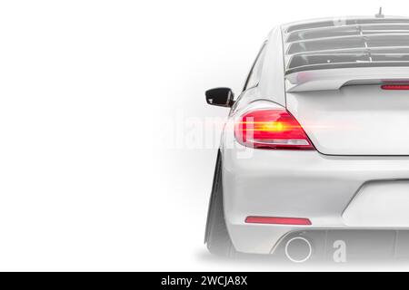 Nahaufnahme der Rücklicht Detail der weißen modernen Luxus-Sportwagen isoliert auf weißem Hintergrund mit Platz für Text. Sportwagen, Rückansicht Business-Banner. Stockfoto