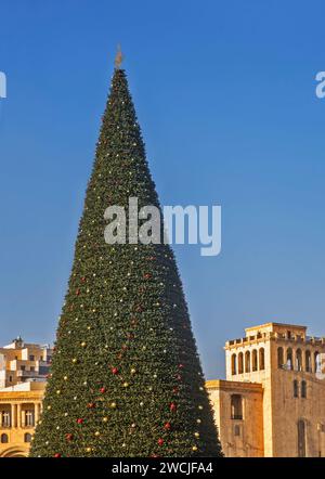 Tannenbaum auf dem Platz der Republik in Jerewan. Armenien Stockfoto