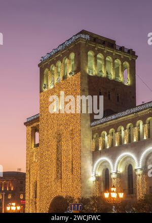 Weihnachtsdekoration auf dem Platz der Republik in Jerewan. Armenien Stockfoto