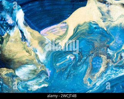 Blauer abstrakter, kreativer, handgemalter Hintergrund, Marmor- und Pinselstruktur, abstraktes Meer, Acrylmalerei. Moderne Kunst. Zeitgenössische Kunst. Stockfoto