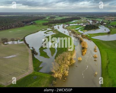 Hünxe, Nordrhein-Westfalen, Deutschland - Hochwasser an der Lippe, Fluss im Ruhrgebiet. Stockfoto