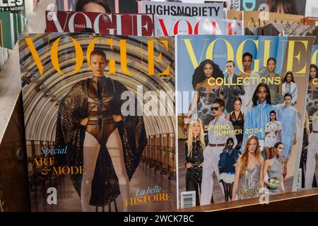 Barnes & Noble Booksellers auf der Fifth Avenue in New York City bietet eine große Auswahl an Büchern und Zeitschriften, USA 2024 Stockfoto