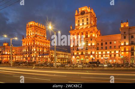 Architektonisches Ensemble Tor von Minsk in der Nähe des Bahnhofs in Minsk. Weißrussland Stockfoto