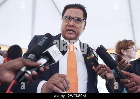 PARAMARIBO - der Präsident von Surinam Chan Santokhi anlässlich der Feier des 75. Jahrestages der Progressiven Reformpartei (VHP). Die Partei des Präsidenten hält einen Danksagungsgottesdienst ab und Kränze werden am Denkmal auf dem Independence Square gelegt. ANP RANU ABDELHAKH niederlande Out - belgien Out Stockfoto