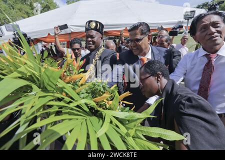 PARAMARIBO - der Präsident von Surinam Chan Santokhi anlässlich der Feier des 75. Jahrestages der Progressiven Reformpartei (VHP). Die Partei des Präsidenten hält einen Danksagungsgottesdienst ab und Kränze werden am Denkmal auf dem Independence Square gelegt. ANP RANU ABDELHAKH niederlande Out - belgien Out Stockfoto