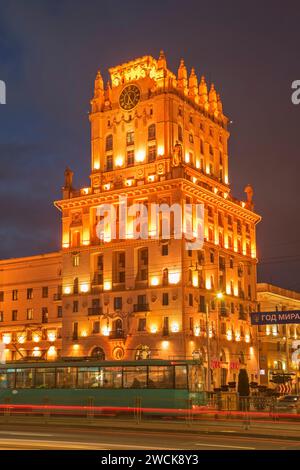 Architektonisches Ensemble Tor von Minsk in der Nähe des Bahnhofs in Minsk. Weißrussland Stockfoto