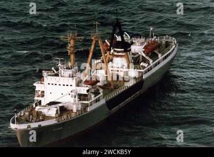 Steuerbord-Bug-Ansicht des russischen Nachfüllölers SHEKSNA der UDA-Klasse. Stockfoto