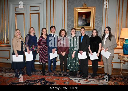 STOCKHOLM 20240116 am Montag vergab Königin Silvia Stipendien des Jubilee Fund der Königin an Maria Dellenmark Blom, Leg. Psychologin, psychologische Managerin in der Gemeinde Kungsbacka, Emma Hedlund, Kinderärztin an der Kinderklinik in Kristianstad, Elizabeth Jennions, Fachärztin für Kinderneurologie am Drottning Silvia's Children's Hospital, Jonas Mellgren, Arzt AM Sahlgrenska University Hospital, Livia van Leuven. Bein. Psychologin im Stuvsta Spring Center, Karin Persson, Leg. Logopädie, Doktorandin, Universität Lund, Katja Sjöblom. Bein. Psychologin an Gustavsbergs Gesundheit C Stockfoto