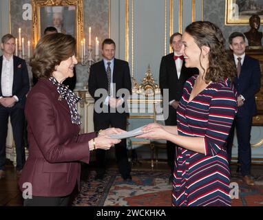 Königin Silvia verlieh Stipendien des Queen's Jubilee Fund unter anderem an Elizabeth Jennions, Fachärztin für Kinderneurologie bei Queen Silvia's Stockfoto