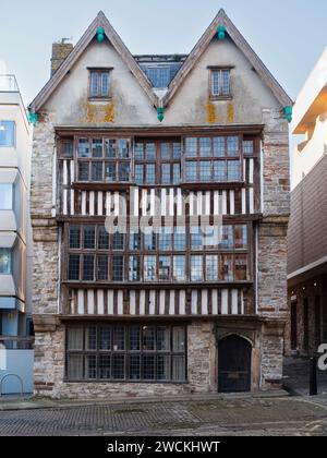 Fachwerkfassade des Merchant's House aus dem 16. Jahrhundert an der St Andrews Street, Plymouth, Devon Stockfoto