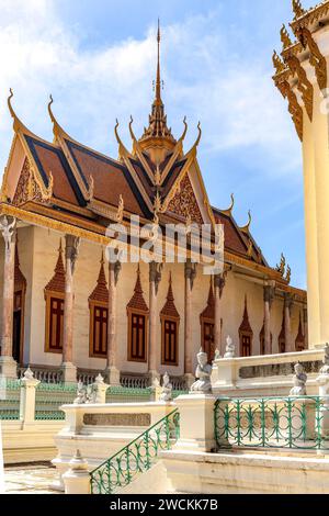 Tempel des Smaragdbuddhas oder der Silberpagode im Königspalast in Phnom Penh, Kambodscha Stockfoto