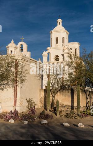 Mission San Xavier del Bac, Tucson Arizona. Erbaut im Barockstil mit maurischer und byzantinischer Architektur. Stockfoto