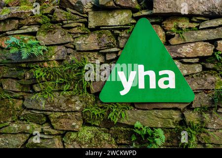 YHA - Youth Hostels Association - Schild vor dem Grasmere Hostel Stockfoto