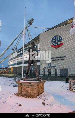 NAT Lofthouse Statue während des FA Cup Third Round Replay Matches zwischen Bolton Wanderers und Luton Town im Toughsheet Stadium, Bolton am Dienstag, den 16. Januar 2024. (Foto: Mike Morese | MI News) Credit: MI News & Sport /Alamy Live News Stockfoto