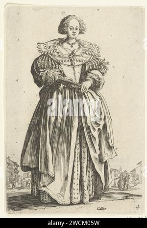 Frau mit Fächer, von vorne gesehen, anonym, nach Jacques Callot, 1630 - 1690 stehende Frau, von vorne gesehen, in einem Kleid mit breitem Kragen gekleidet, ein Fächer in den Händen. Im Hintergrund Figuren in einem Dorf oder einer Stadt. Dieser Druck ist Teil einer Serie von 12 Drucken mit Adligen in Kostümen, die im ersten Viertel des 17. Jahrhunderts in Lothringen getragen wurden; die Hälfte der Serie betrifft Männerkostüme, die andere Hälfte zeigt Damenkostüme. Druckerei: Netherlandspublisher: Amsterdam Papier ätzende Kleidung, Kostüm (+ Damenkleidung). Kleid, Kleid (VLIEGER) (+ Damenkleidung). Adel und Stockfoto