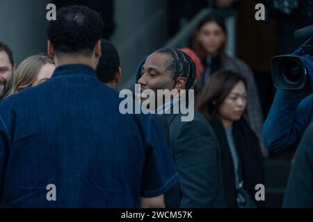 John David Washington in Prada - Mailand Fashion Week - Herrenmode Herbst/Winter 2024-2025 Stockfoto