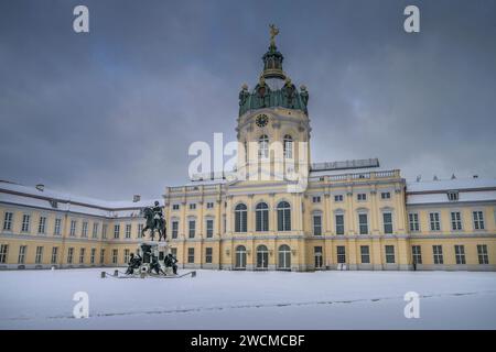 Winter, Schlosshof, Reiterdenkmal Friedrich Wilhelm der große Kurfürst, Charlottenburger Schloss, Charlottenburg, Berlin, Deutschland Winter, Schlosshof, Reiterdenkmal Friedrich Wilhelm der große Kurfürst, Charlottenburger Schloss, Charlottenburg, Berlin, Deutschland *** Winter, Schlosshof, Reiterdenkmal für Friedrich Wilhelm den Großen Kurfürsten, Schloss Charlottenburg, Berlin, Deutschland Winter, Schlosshof, Reiterdenkmal für Friedrich Wilhelm den Großen Kurfürsten, Schloss Charlottenburg, Berlin, Deutschland Stockfoto