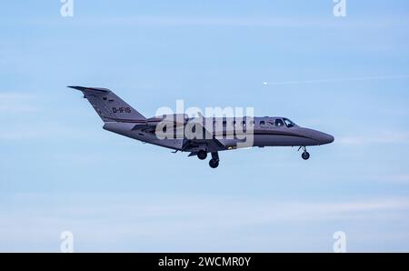 Aeroways eine Cessna 525 Citation CJ2 von Aeroways befindet sich im Landeanflug auf den Flughafen Zürich. Registrierung D-IFIS. Zürich, Schweiz, 14.01.2024 *** Aeroways A Cessna 525 Citation CJ2 von Aeroways nähert sich Zürich Airport Registration D IFIS Zürich, Schweiz, 14 01 2024 Stockfoto