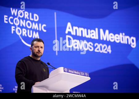 Davos, Schweiz. Januar 2024. Ukrainischer Präsident Wolodymyr Zelenskyj spricht auf dem 54. Jährlichen Weltwirtschaftsforum in der Kongresshalle am 16. Januar 2024 in Davos, Schweiz. Kredit: Ukrainischer Ratsvorsitz/Pressestelle Des Ukrainischen Präsidenten/Alamy Live News Stockfoto