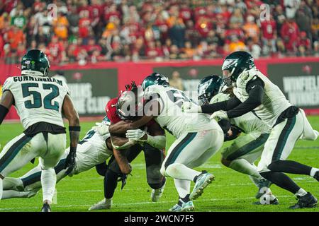 Tampa Bay, Florida, USA, 15. Januar 2024, Tampa Bay Buccaneers Running Back Rachaad White #1 wird im Raymond James Stadium bekämpft. (Foto: Marty Jean-Louis/Alamy Live News Stockfoto