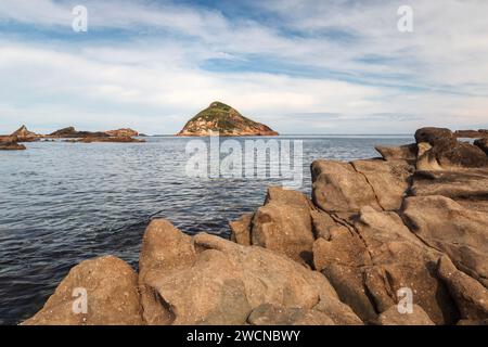 Felsen und spitze Landschaft auf broughton Island nahe Hawks Nest in NSW Australien Stockfoto