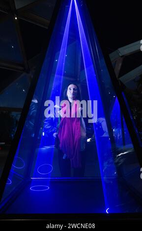 AUF FOTO - Francesca Clemens VERWENDET NUR Schiffe vom Limbic Cinema im Crossrail Place Roof Garden, die auf dem Canary Wharf Winter Lights Festival gezeigt werden. Bilddatum: Dienstag, 16. Januar 2024. Stockfoto