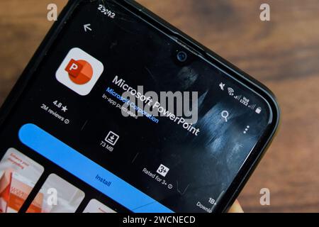 Microsoft PowerPoint-Anwendung auf dem Smartphone-Bildschirm. PowerPoint ist ein kostenloser Webbrowser, der von der Microsoft Corporation entwickelt wurde. Bekasi, Indonesien, Jan Stockfoto