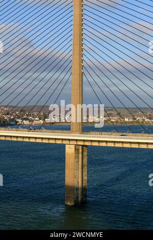 Blick von der Brücke Pont Albert-Louppe auf die Brücke Pont de l'Iroise über den Elorn an der Mündung der Bucht Rade de Brest, hinter Le Stockfoto