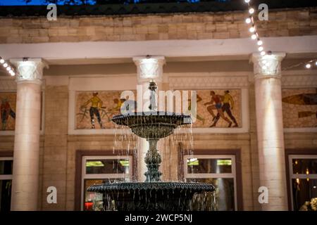 Brunnen und Sportmosaik in der ehemaligen sowjetunion Stockfoto