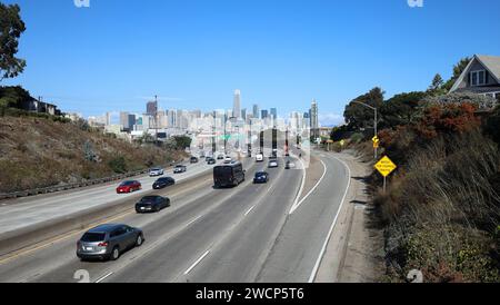 Allgemeiner Panoramablick auf die 101 mit Blick nach Norden in Richtung Downtown San Francisco. Stockfoto