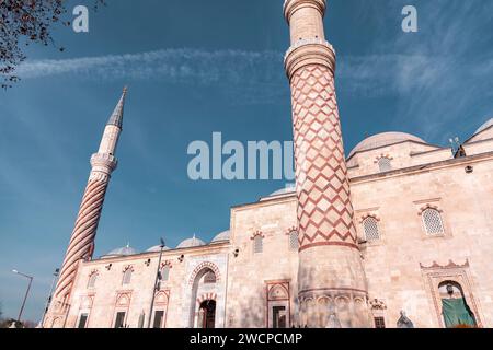 Die UC Serefeli Moschee ist eine osmanische Moschee aus dem 15. Jahrhundert in Edirne, Türkei. Stockfoto