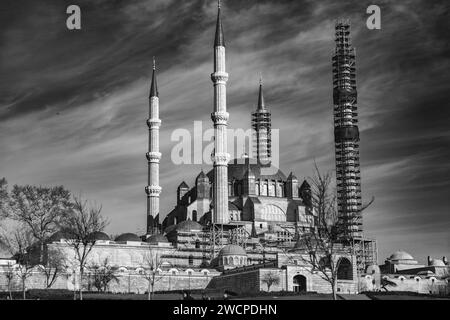Edirne, Turkiye – 14. Januar 2024: Die Selimiye-Moschee ist eine osmanische Kaisermoschee in Edirne, Turkiye. Sie wurde von Sultan Selim II. In Auftrag gegeben Stockfoto