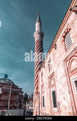 Edirne, Turkiye – 14. Januar 2024: Die UC Serefeli Moschee ist eine osmanische Moschee aus dem 15. Jahrhundert in Edirne, Türkei. Stockfoto