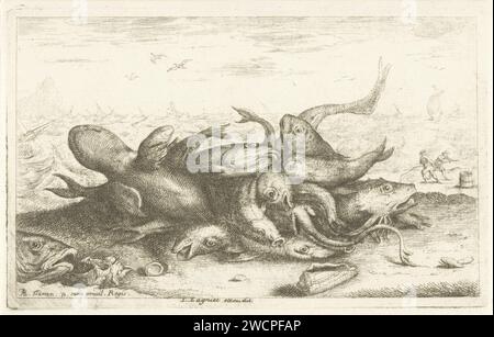Angeln am Strand, Albert Flamen, 1648 - 1670 verschiedene Fische auf einem Stapel drucken. Im Hintergrund zwei Personen am Strand und Boote auf einem turbulenten Meer. Druckerei: Parispublisher: ParisFrance Papierätzfische Stockfoto