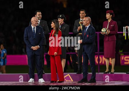 FIFA-Präsident Gianni Infantino, Königin Letizia Ortiz Rocasolano von Spanien und spanischer Fußballpräsident Luis Rubiales beim Finale von England gegen Spanien Stockfoto