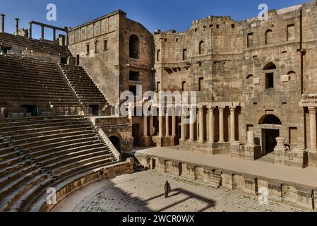 Römisches Theater im 2. Jahrhundert n. Chr. in Bosra auch bekannt als Busra, Busr as Sam, Bezirk dar'a, Syrien, in Gebieten, die von der Freien Syrischen Armee (FSA) kontrolliert werden Stockfoto