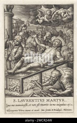 Folter Tod von St.. Laurentius, Antonie Wierix (III) (zugeschrieben), nach Hieronymus Wierix, 1606–1619 Druck der Heilige Laurentius liegt auf einem Gitter, unter dem ein Feuer brennt. Seine Henker werfen das Feuer. Der Präfekt wacht, umgeben von anderen Zuschauern. Zwei Engel ließen einen Lorbeerkranz vom Himmel herabsteigen. Am Rande ein Bibelzitat von PS. 16 in lateinischer Sprache. Antwerpen Papiergravur St.. Laurence wird auf einem Gridiron gebraten Stockfoto
