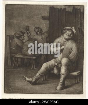 Schlafender Mann in einem gasthaus, Jacob Hoolaart, nach Adriaen Brouwer, 1723 - 1789 Druck in einem gasthaus ein Mann schläft gegen einen Holzschuss, einen Bierkrug in der Hand. Drei Männer um einen Tisch im Hintergrund. Dordrecht Papier schläft; Bewusstlosigkeit. gasthof, Kaffeehaus, Gasthaus usw. Stockfoto